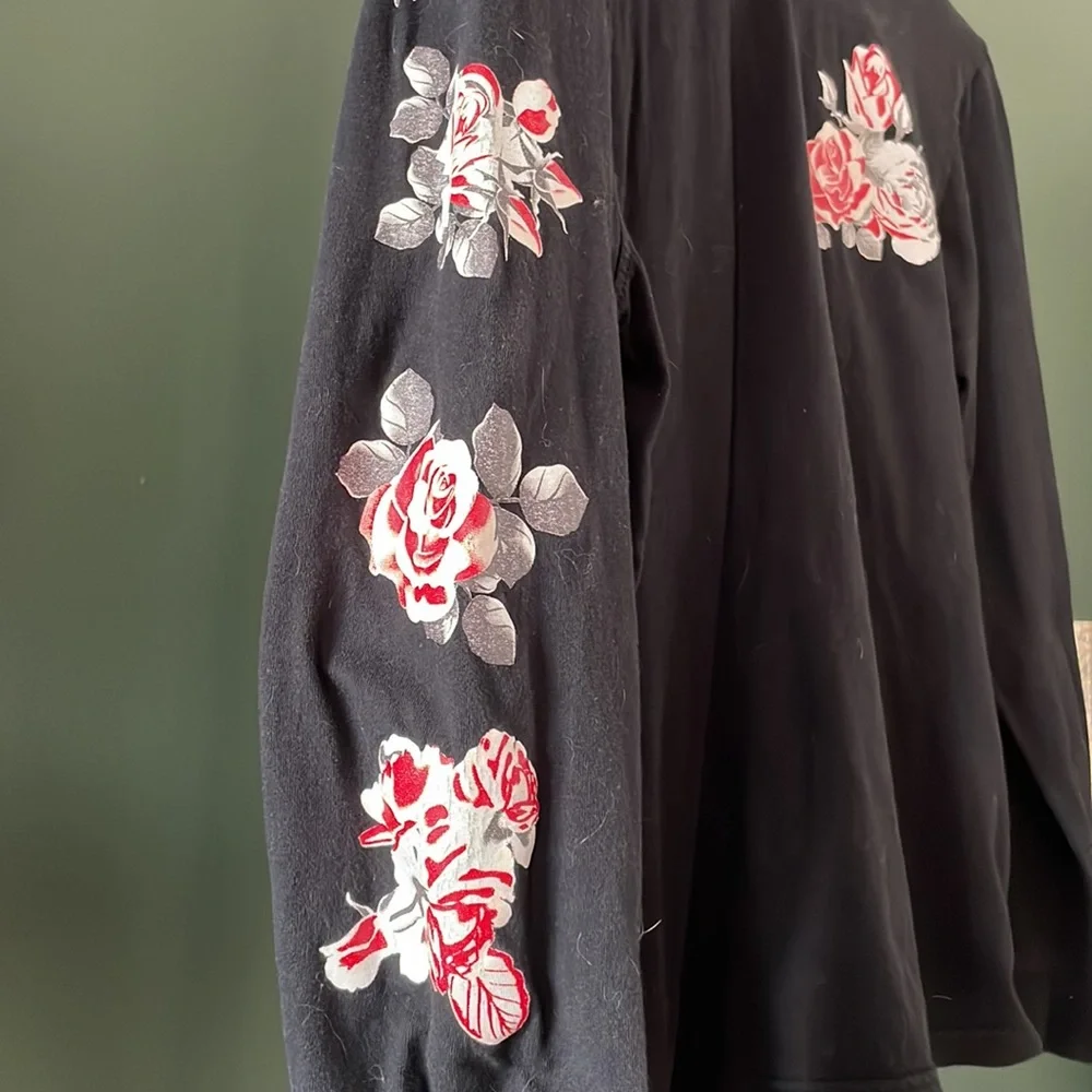 Wellington Rose Black Long Sleeve T Shirt (Size M) - Picture 2 of 3